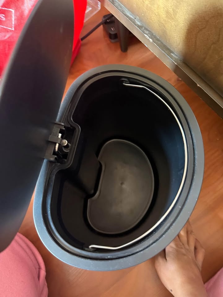 Black small garbage can - photo 3