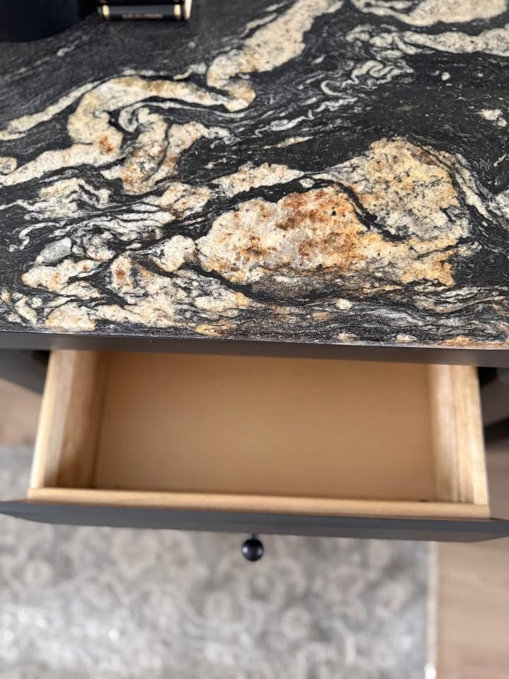Gorgeous pair of nightstands with granite tops - photo 4