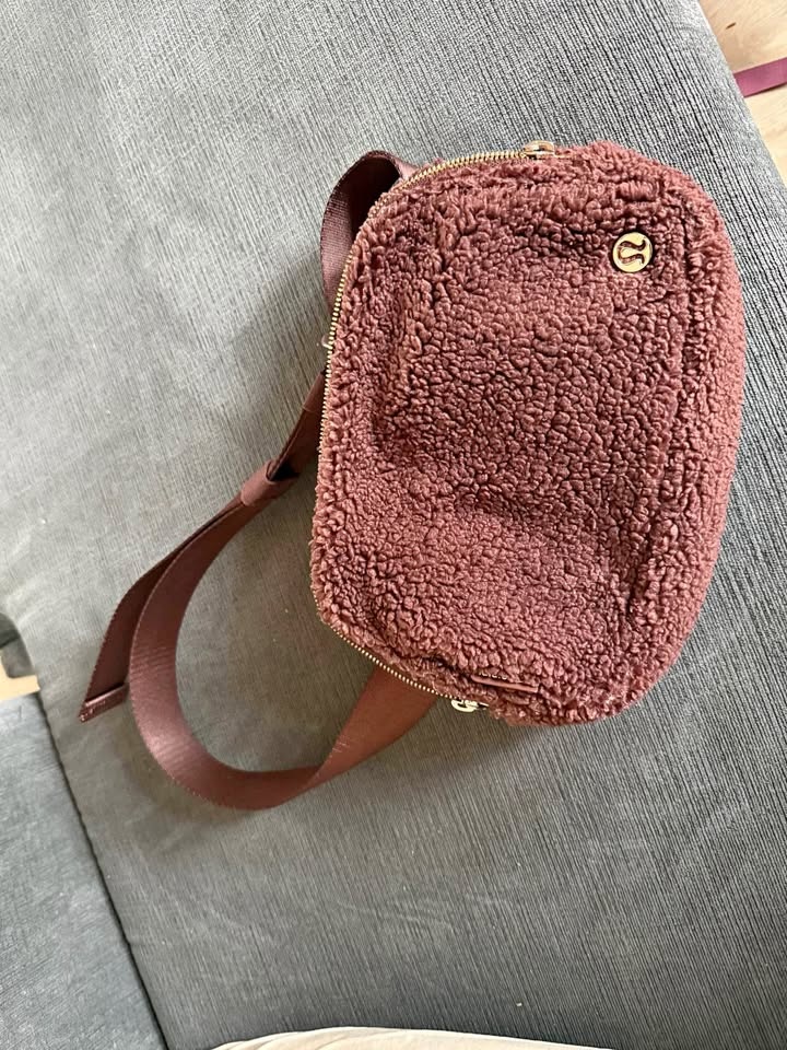 Lululemon 2L Fanny Bag