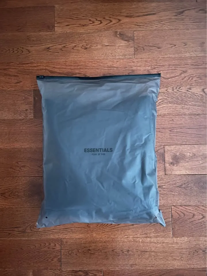 Black Essentials Hoodie (Medium) image indicator(9)