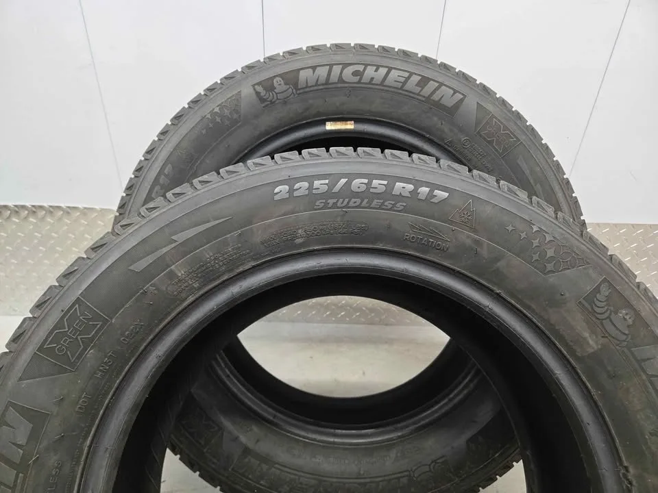 Michelin X-Ice Winter Tires- 225/65R17 image indicator(10)