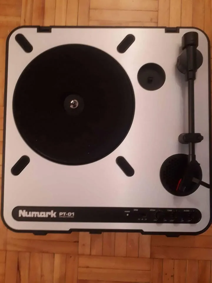 Portable Numark Turntable image indicator(2)