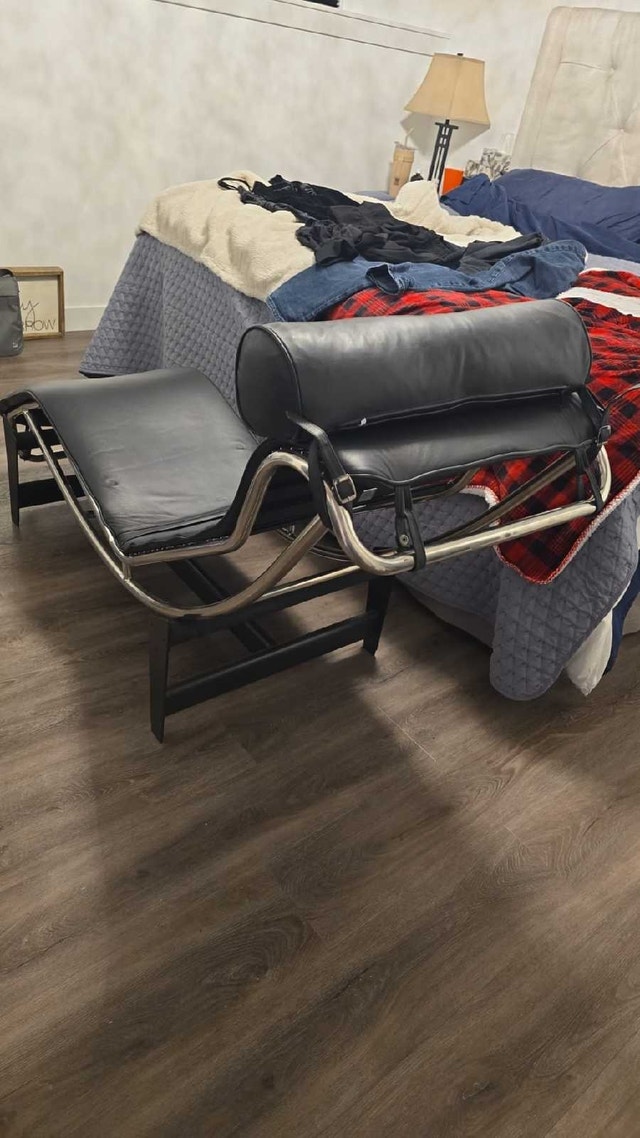 LC4 Chaise Lounge