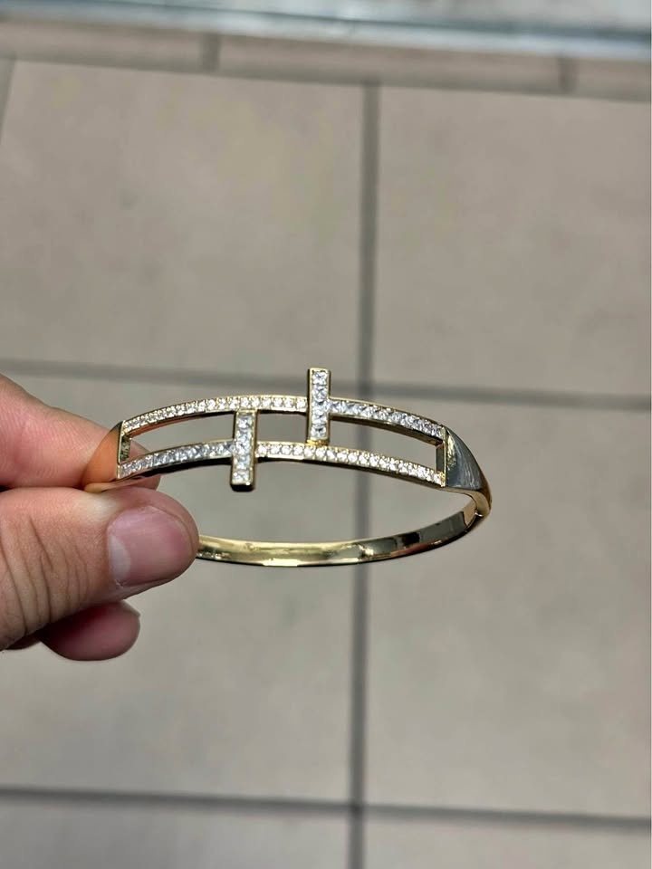 Cross shaped 14 K gold plated Bangel