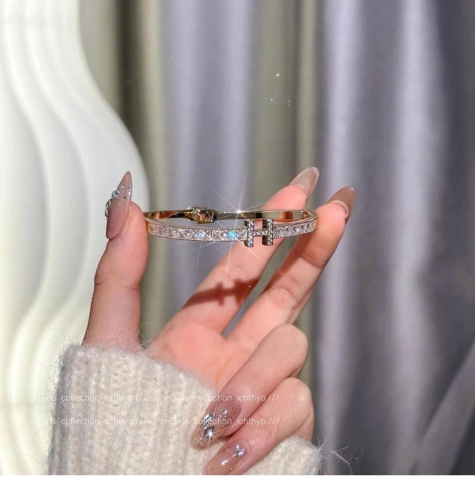 gold-Platted bangle bracelet with a - encrusted "H" initial - photo 2