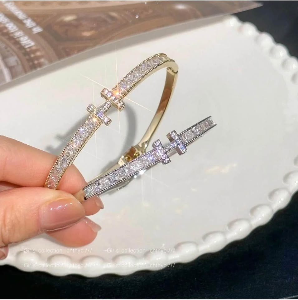 gold-Platted bangle bracelet with a - encrusted "H" initial - photo 3