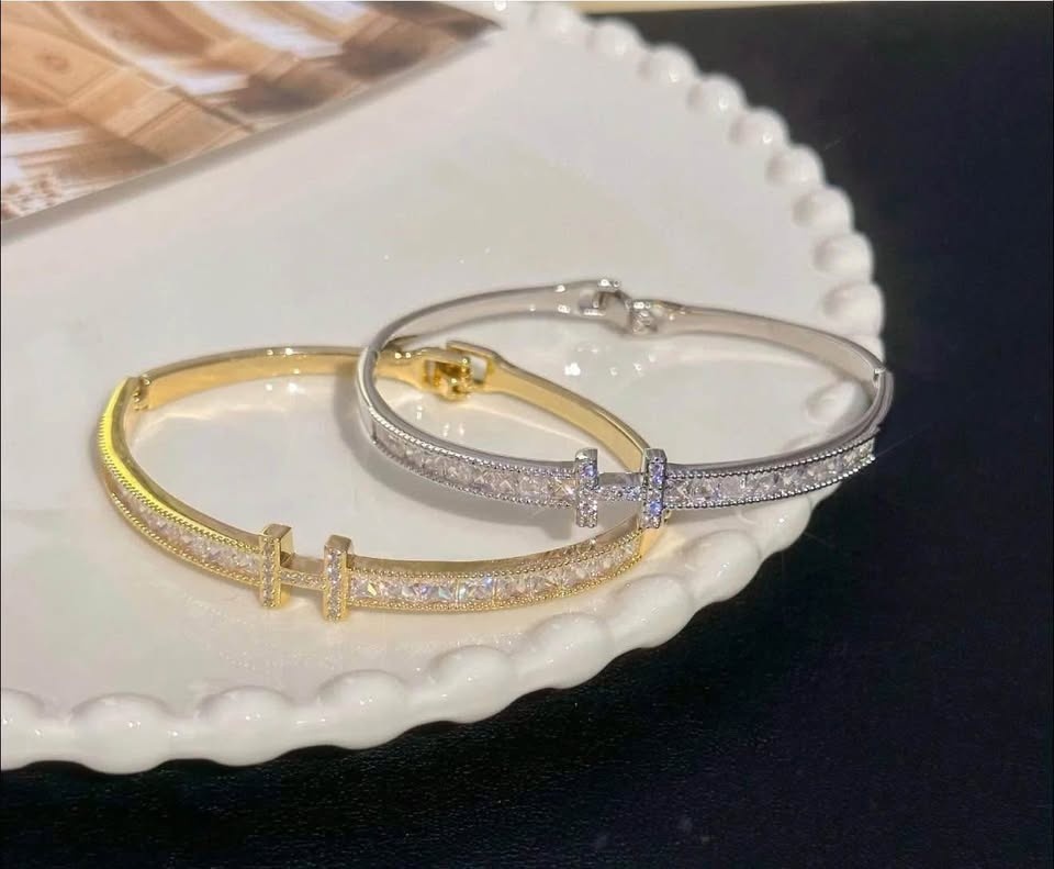gold-Platted bangle bracelet with a - encrusted "H" initial - photo 4