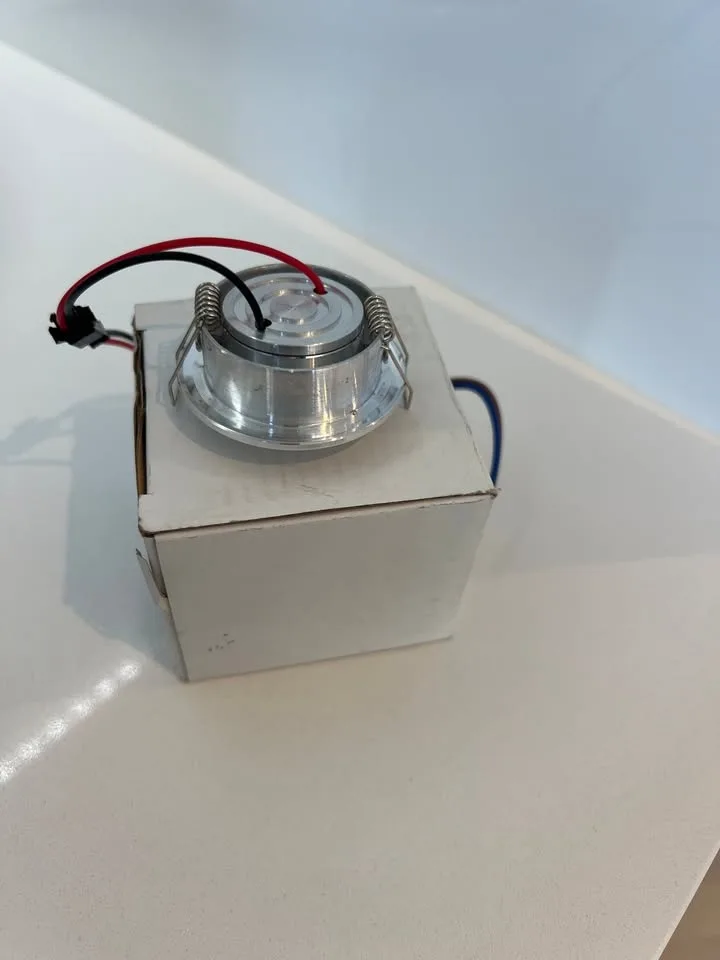 NEW 1W Gimbal Pot Light for Kitchen or Media Center image indicator(2)