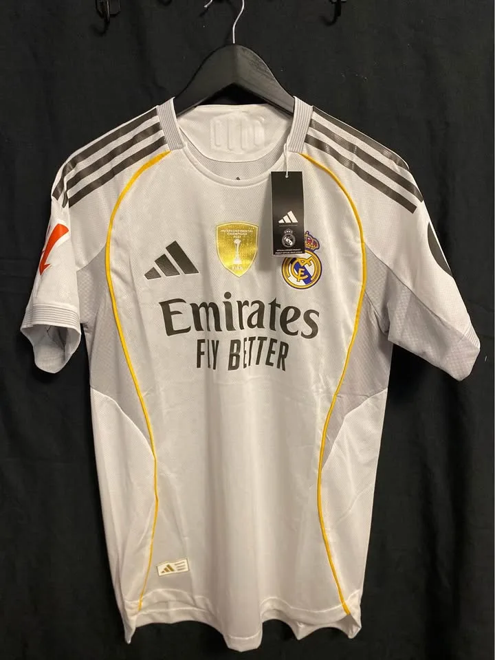 REAL MADRID 25/26 HOME FULL KIT JERSEY AND SHORTS SIZE M thumbnail