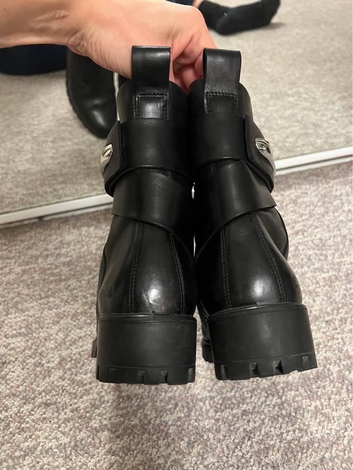 ECCO Black Leather Boots – Size 39 / 8-8.5 – Worn Once – Like Ne - photo 5