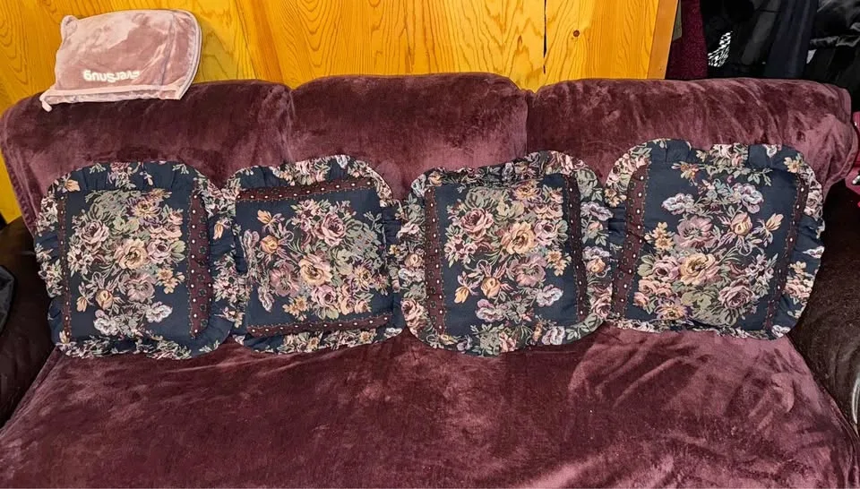 4 floral tapestry ruffled cushion