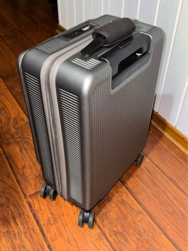 Carry On Case Luggage image indicator(3)
