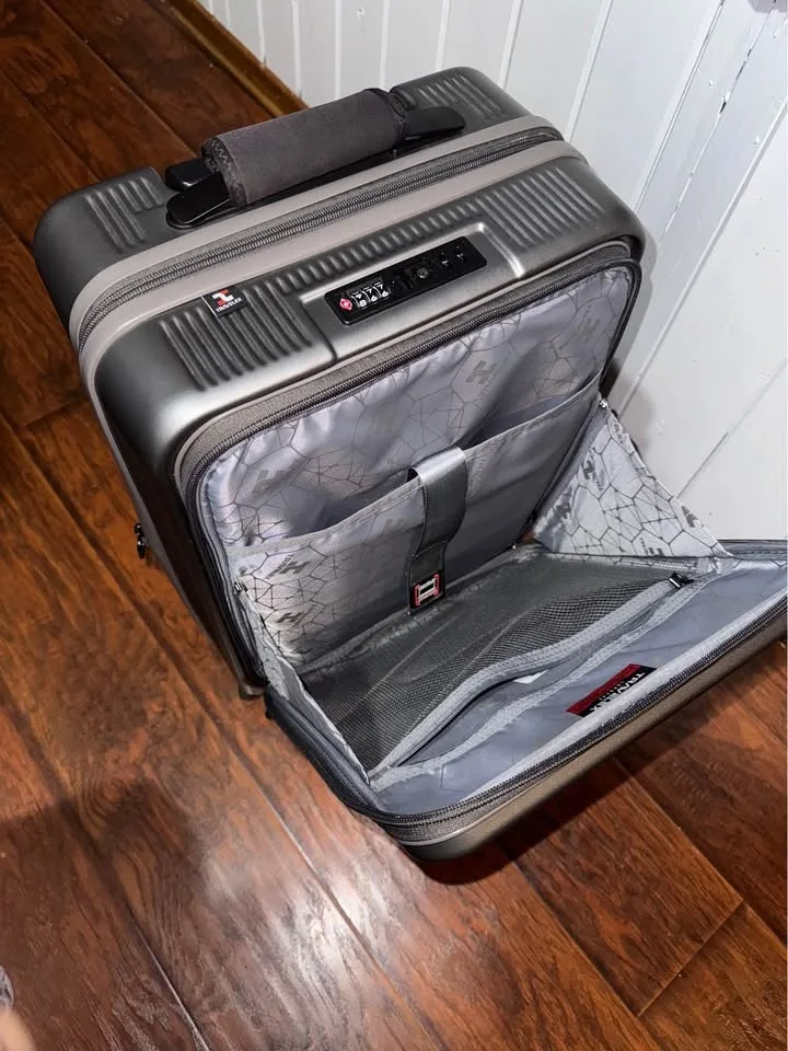 Carry On Case Luggage image indicator(4)