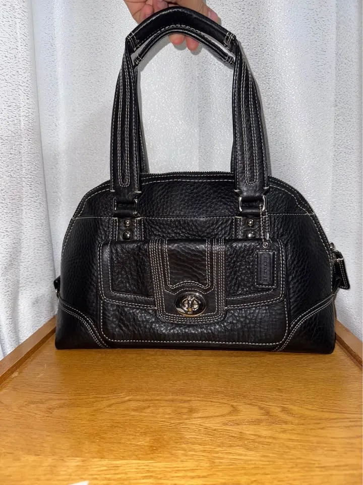 Coach Hamptons Handbag image indicator(4)