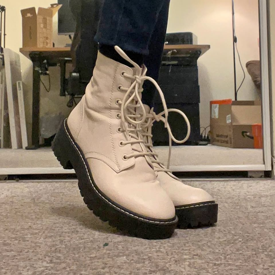 Stradivarius White Combat Boots – Size 40 / 9 – Like New