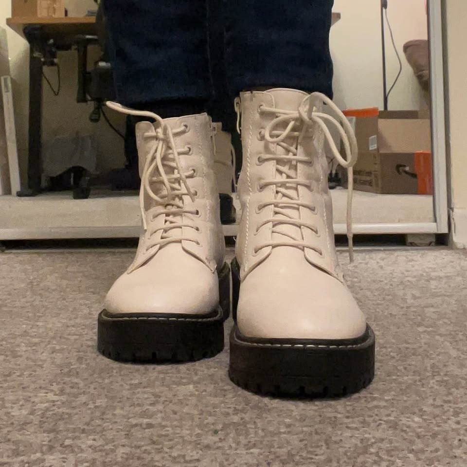 Stradivarius White Combat Boots – Size 40 / 9 – Like New - photo 2