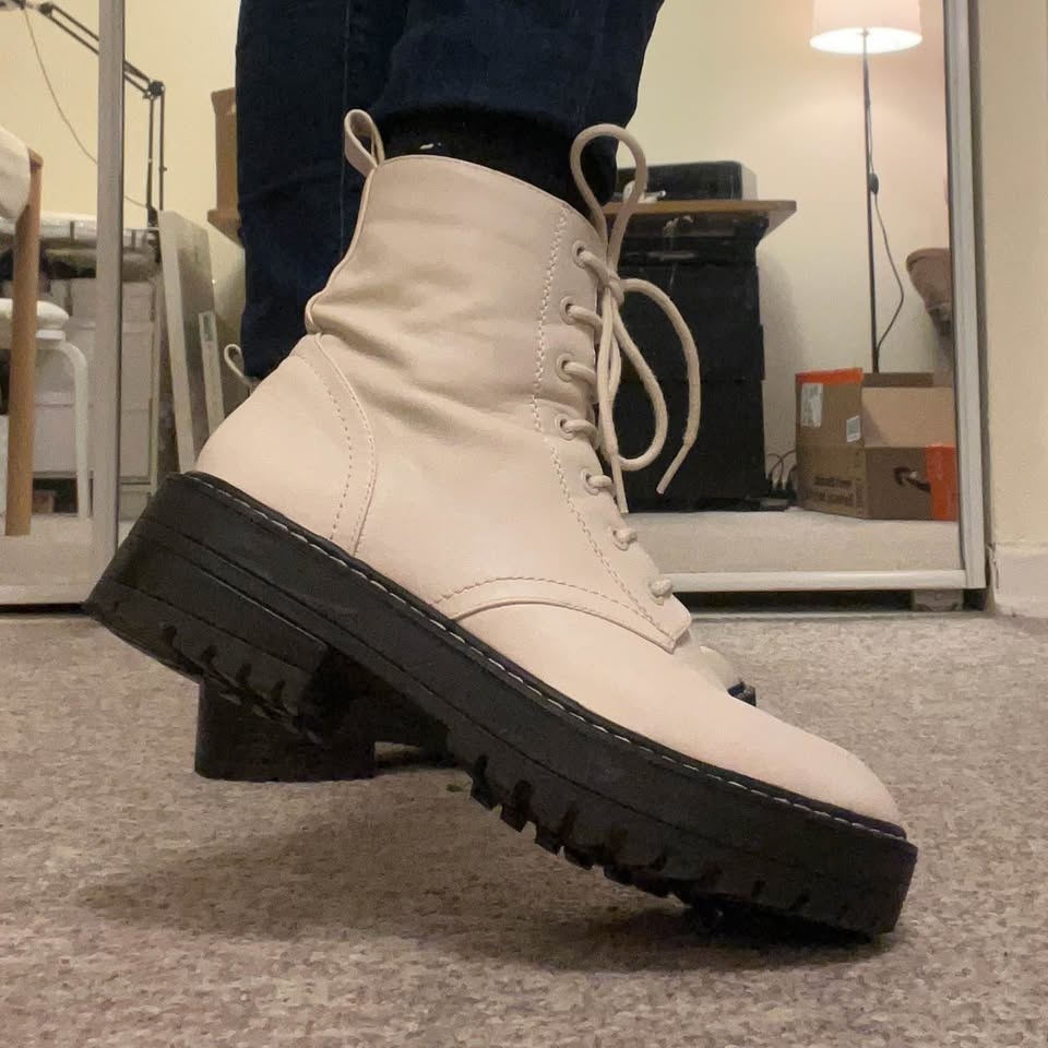 Stradivarius White Combat Boots – Size 40 / 9 – Like New - photo 3