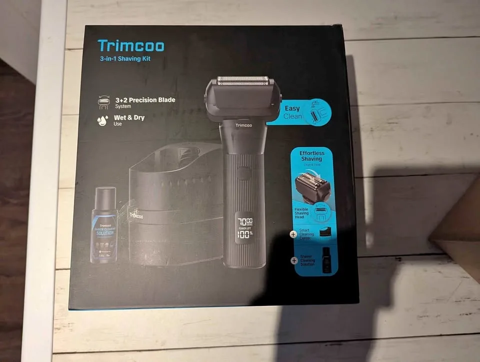 Whole Body Shaver with Cleaning Station - New