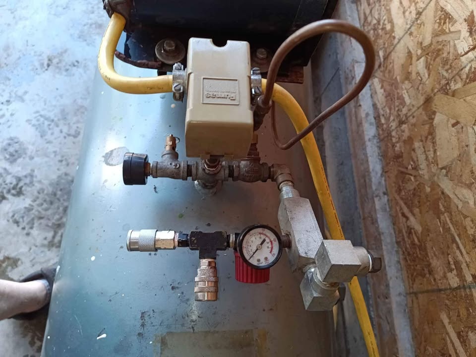 Gast Air compressor - photo 5