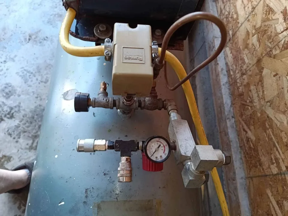 Gast Air compressor image indicator(5)