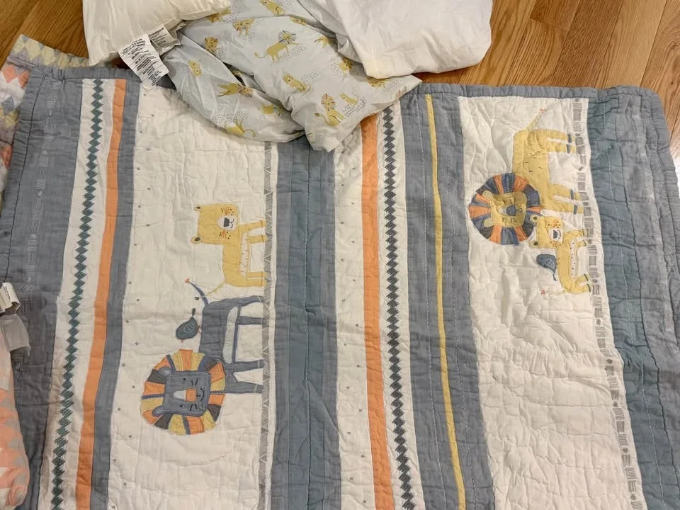 Pottery barn, little lion, baby crib, bedding set image indicator(4)