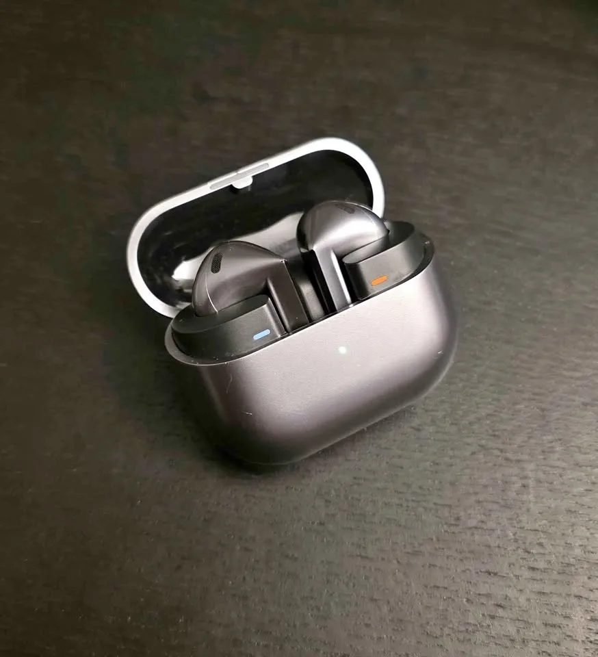 ✨ Samsung Galaxy Buds 3 – Excellent Condition + Box