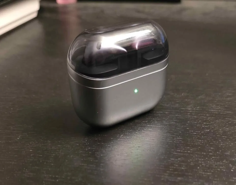 ✨ Samsung Galaxy Buds 3 – Excellent Condition + Box image indicator(3)