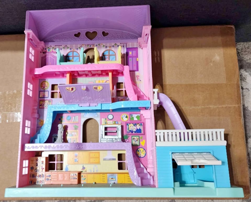 SALE! Polly Pocket Pajama Party Sleepover Adventure House Playse