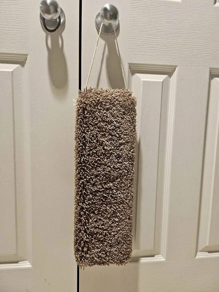 Hanging cat scratcher