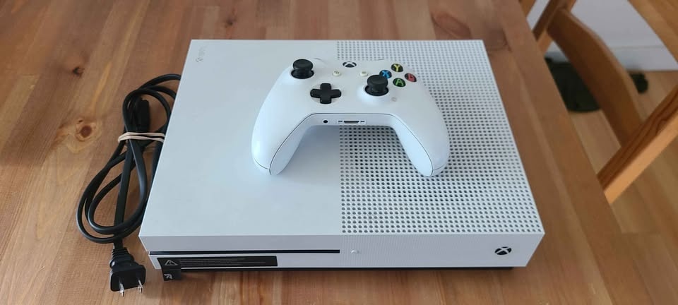 Xbox one s - photo 2