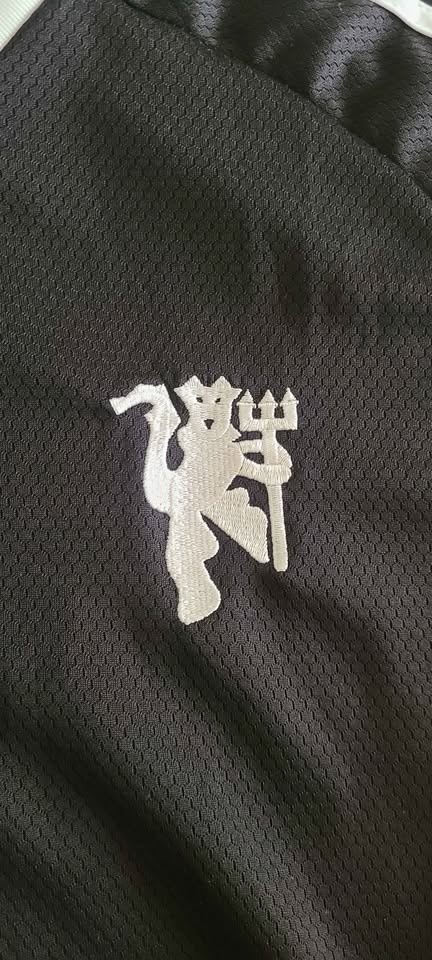 Manchester United Goalkeeper Jersey - Size Medium - photo 2