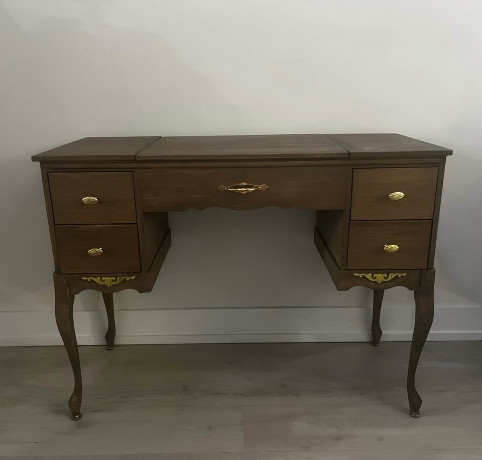 Refurbished Vintage Vanity Desk – Charming & Functional - photo 2