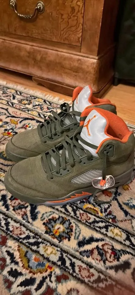 Jordan Retro 5 - Olive Green Size M10.5