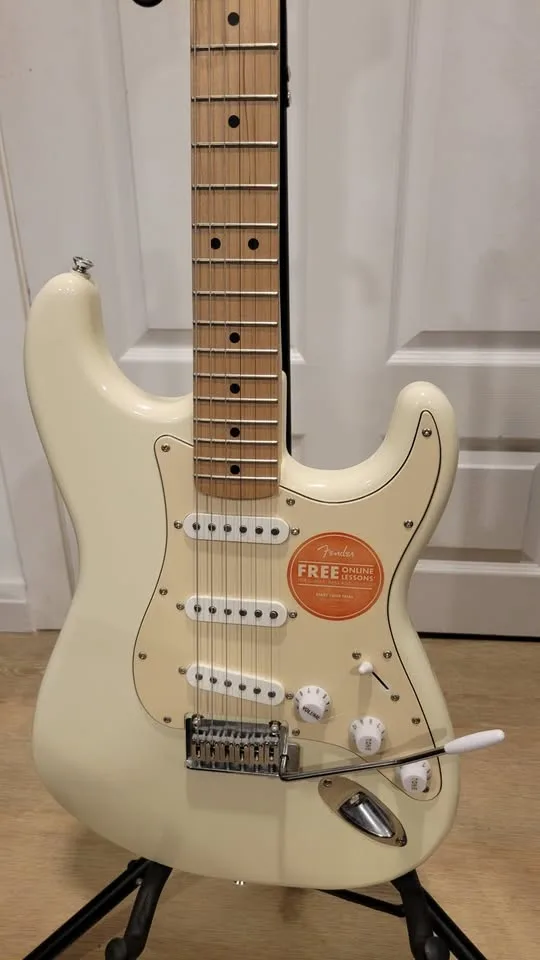 $300 Squier Standard Stratocaster Electric Guitar image indicator(3)