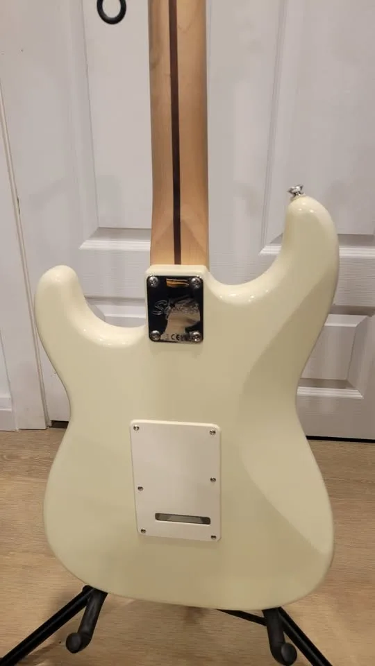 $300 Squier Standard Stratocaster Electric Guitar image indicator(6)