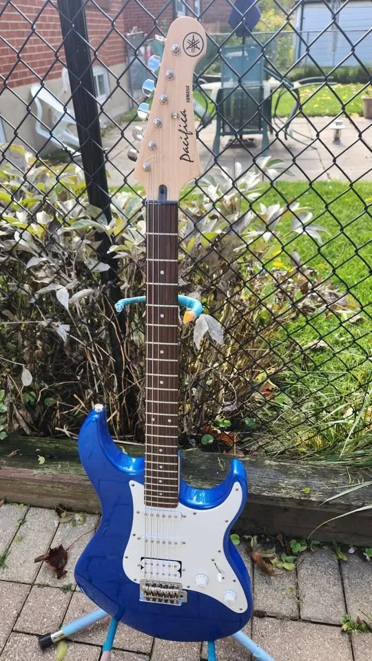 $250 Yamaha Pacifica Electric Guitar - Blue image indicator(2)