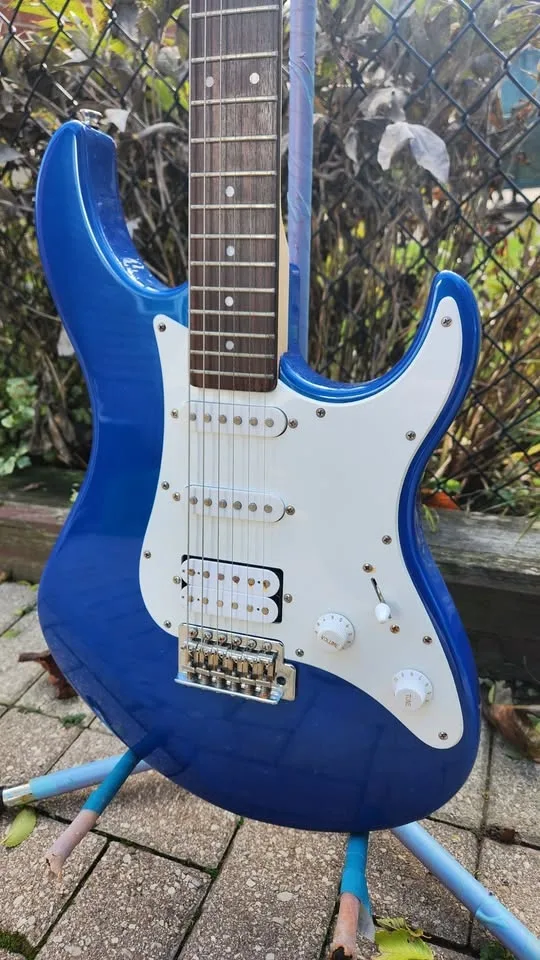 $250 Yamaha Pacifica Electric Guitar - Blue image indicator(3)