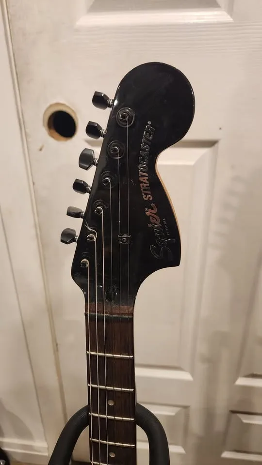 $450 Squier Strat Special Hardtail - Pearl White image indicator(4)