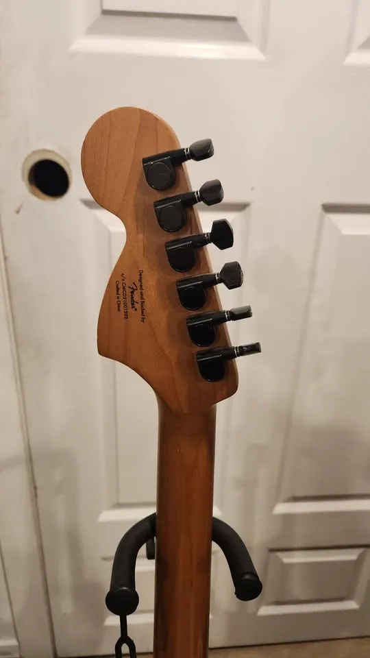 $450 Squier Strat Special Hardtail - Pearl White image indicator(5)