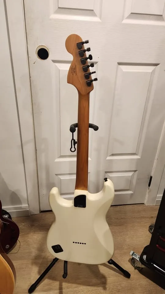 $450 Squier Strat Special Hardtail - Pearl White image indicator(6)