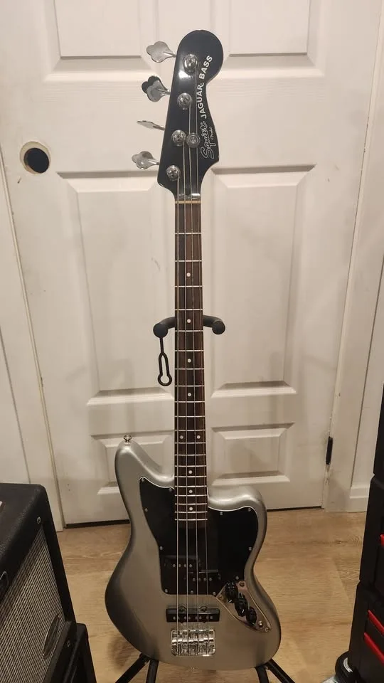 $400 Squier Jaguar PJ Bass Guitar - Short Scale - Silver image indicator(2)