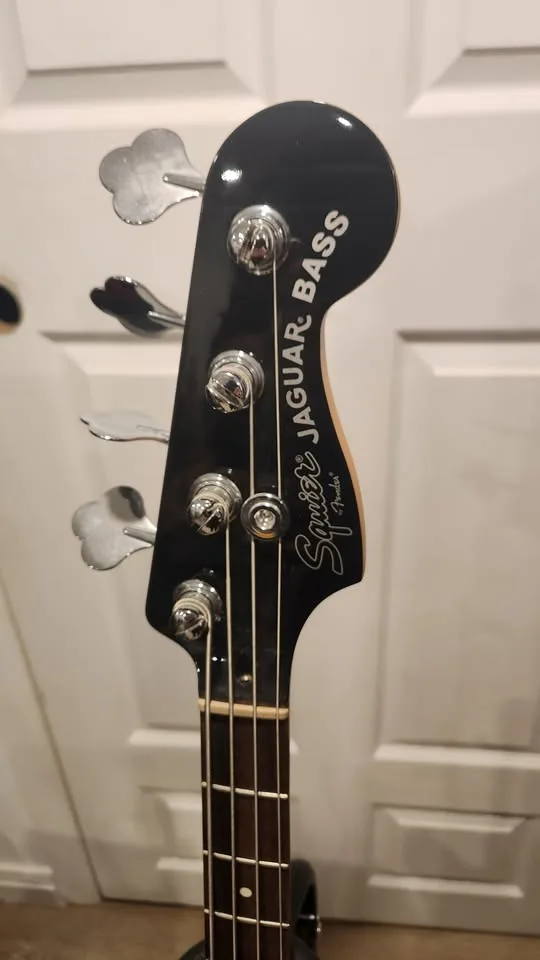 $400 Squier Jaguar PJ Bass Guitar - Short Scale - Silver image indicator(4)