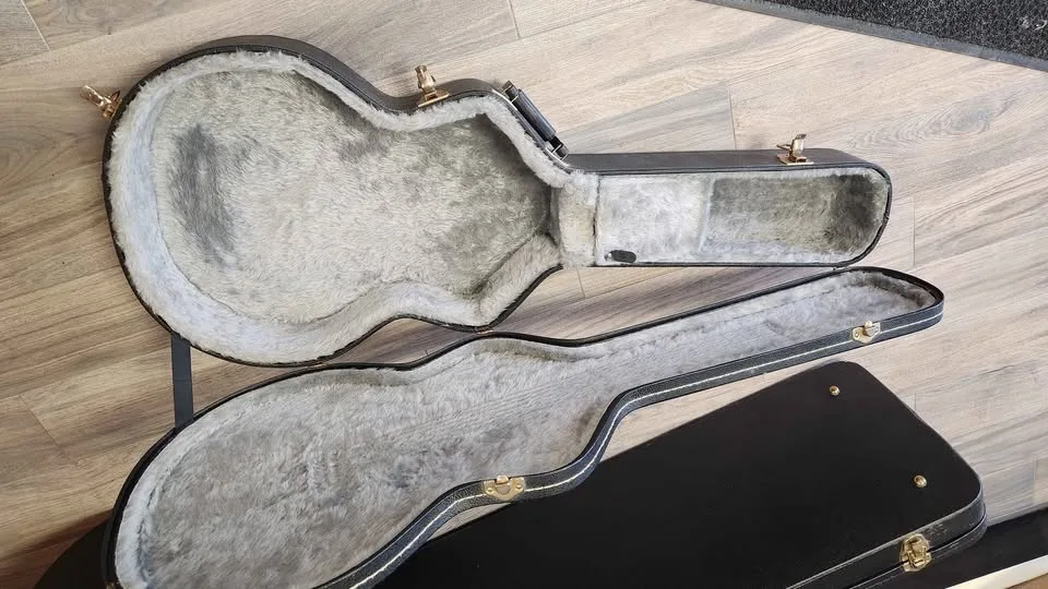 $80 Jumbo Guitar Case image indicator(2)