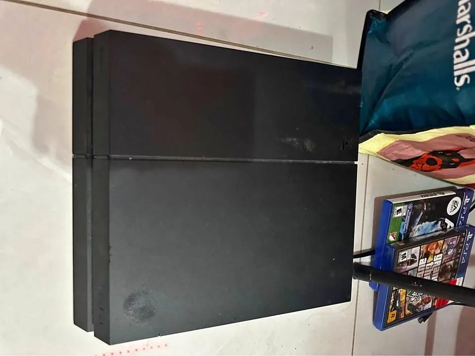 PlayStation 4 (PS4 500GB)