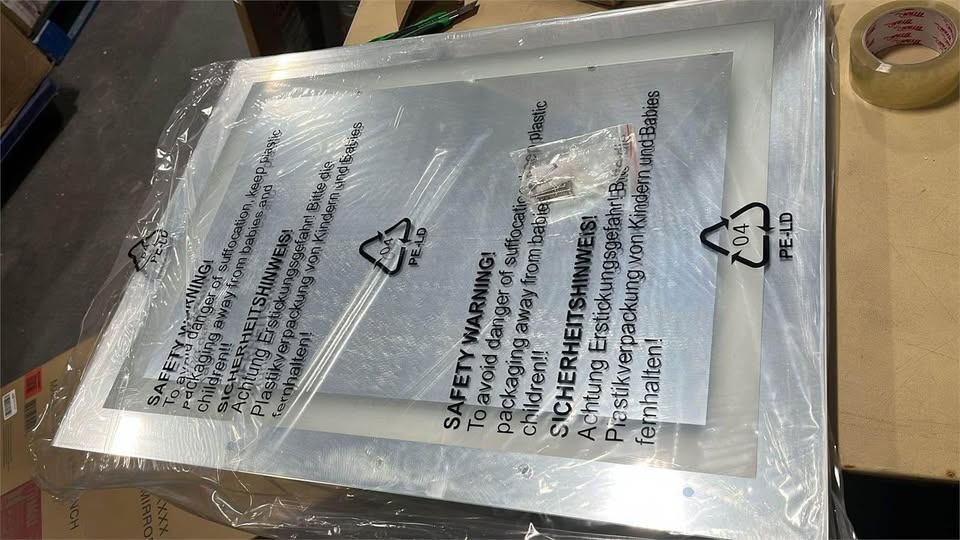 LED Bathroom Mirror 24x32 inches - brand new - photo 4