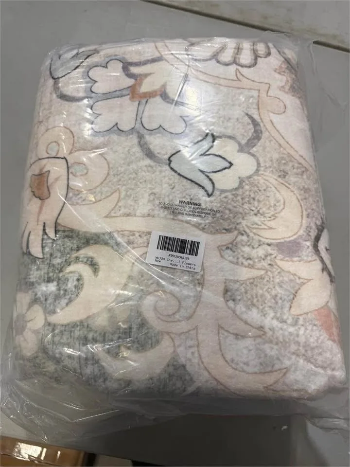 6x9’ Area Rug - Brand new in bag image indicator(3)