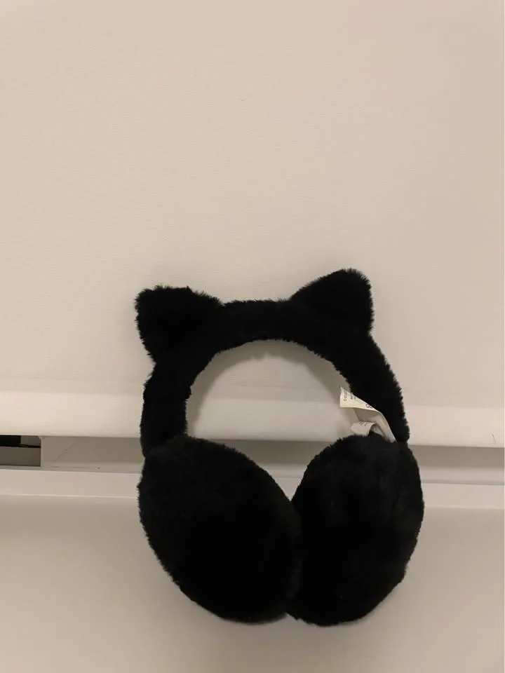 Winter black cat earmuffs image indicator(2)