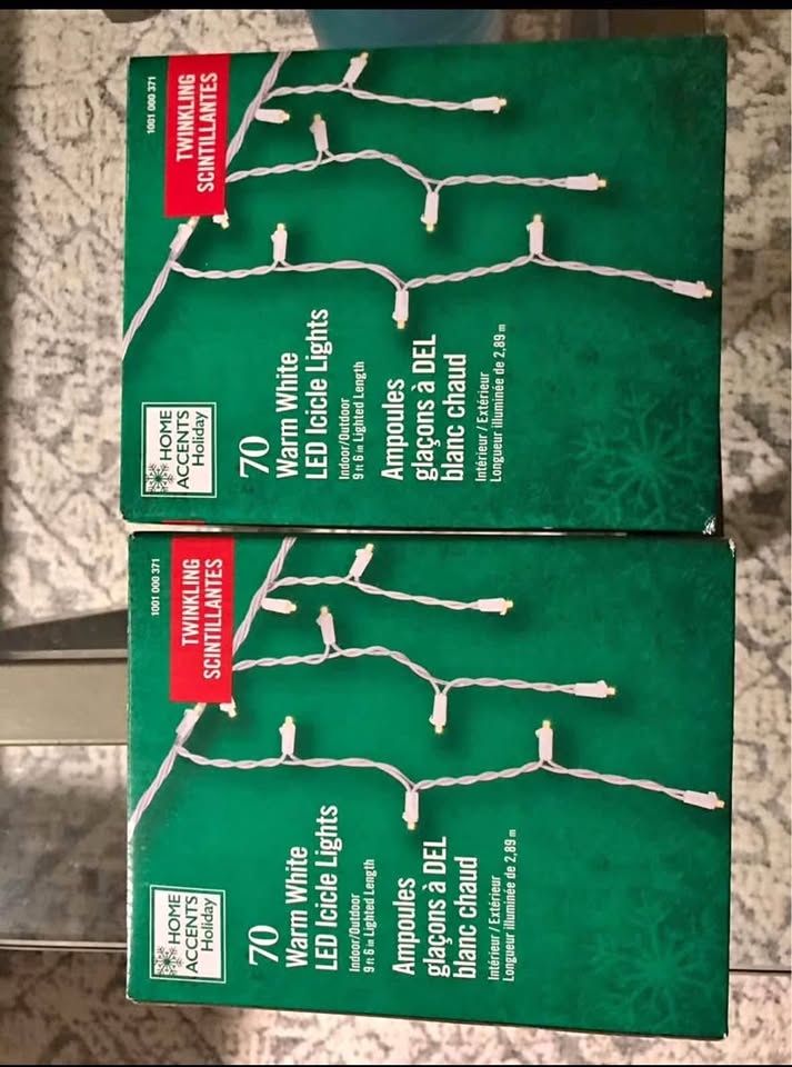 Home Accents Holiday 70 Warm White LED Icicle Lights