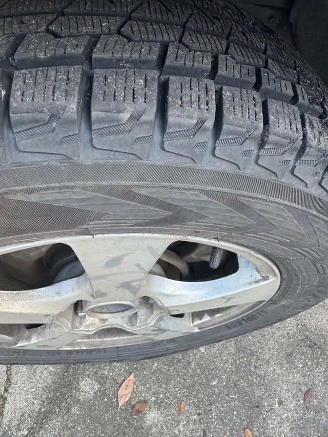 Yokohama Winter Tires and Rims 215/65/R16 image indicator(2)