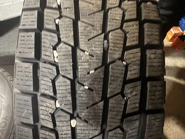 Yokohama Winter Tires and Rims 215/65/R16 image indicator(5)
